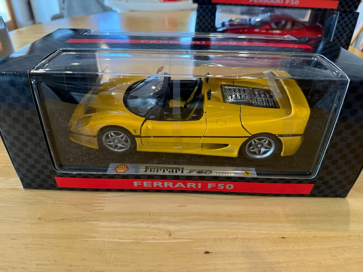 Shell Ferrari 1/18 Diecast Model Cars - Image 4