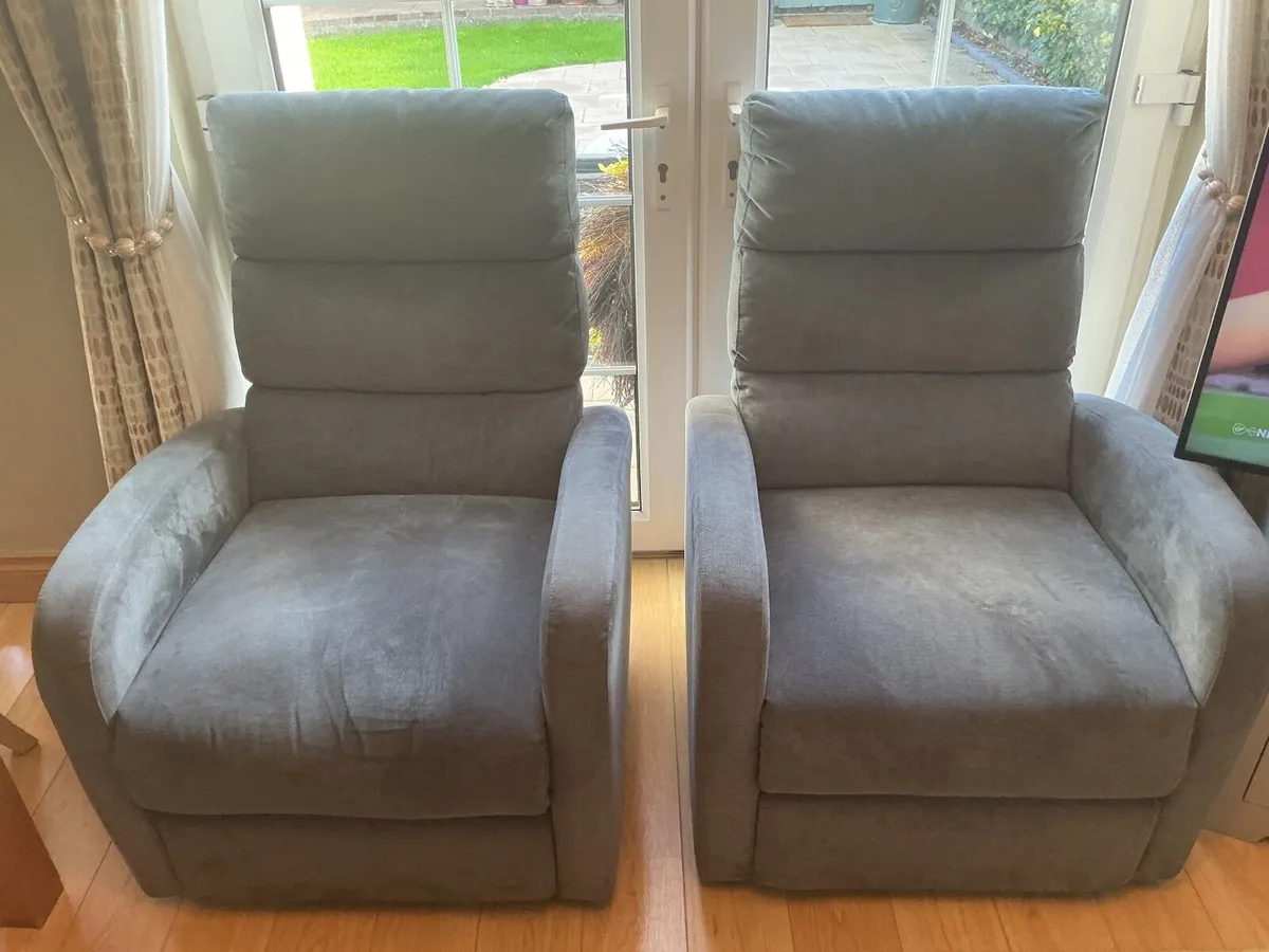 Recliner chairs - Image 2