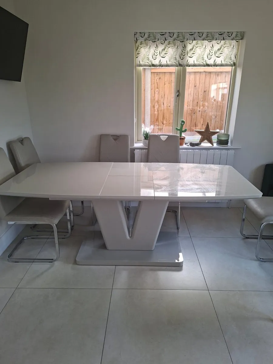 Vicenza extendable Kitchen Table - Image 1