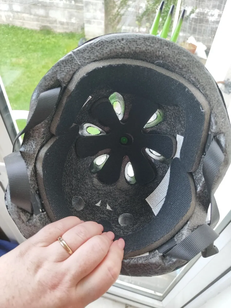 Bicycle helmet - Image 2