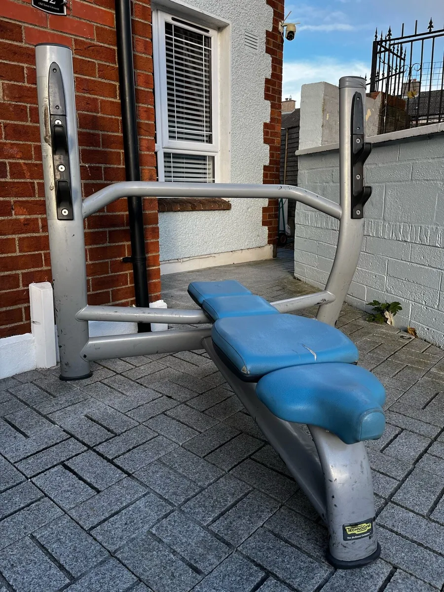 Technogym Olympic flat bench. COMMERCIAL - Image 2
