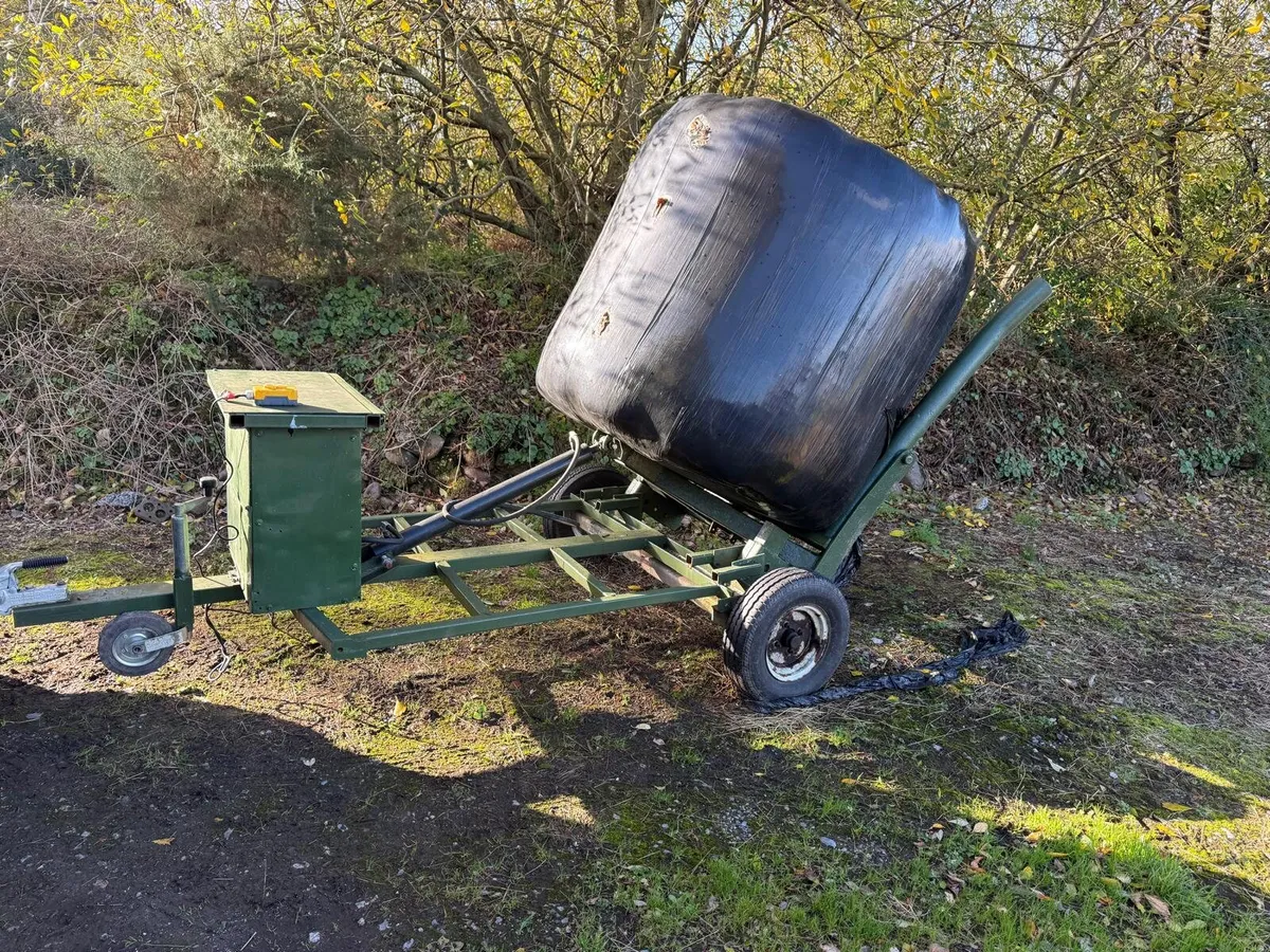 Push button bale lifter - Image 1