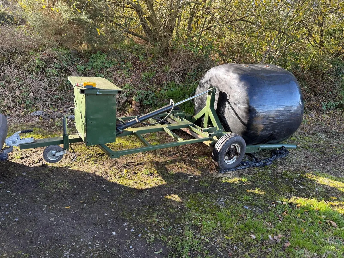 Push button bale lifter - Image 2