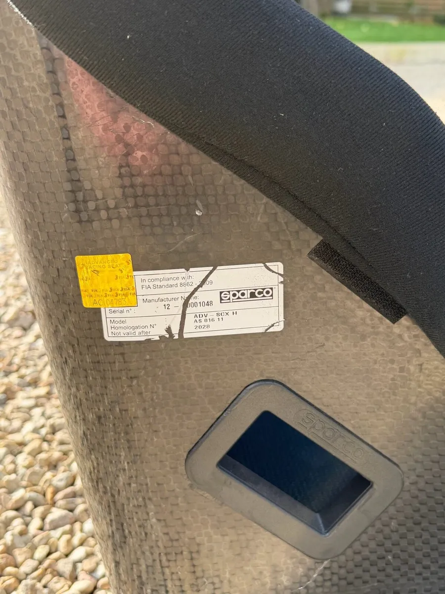Carbon racing seat - Image 3
