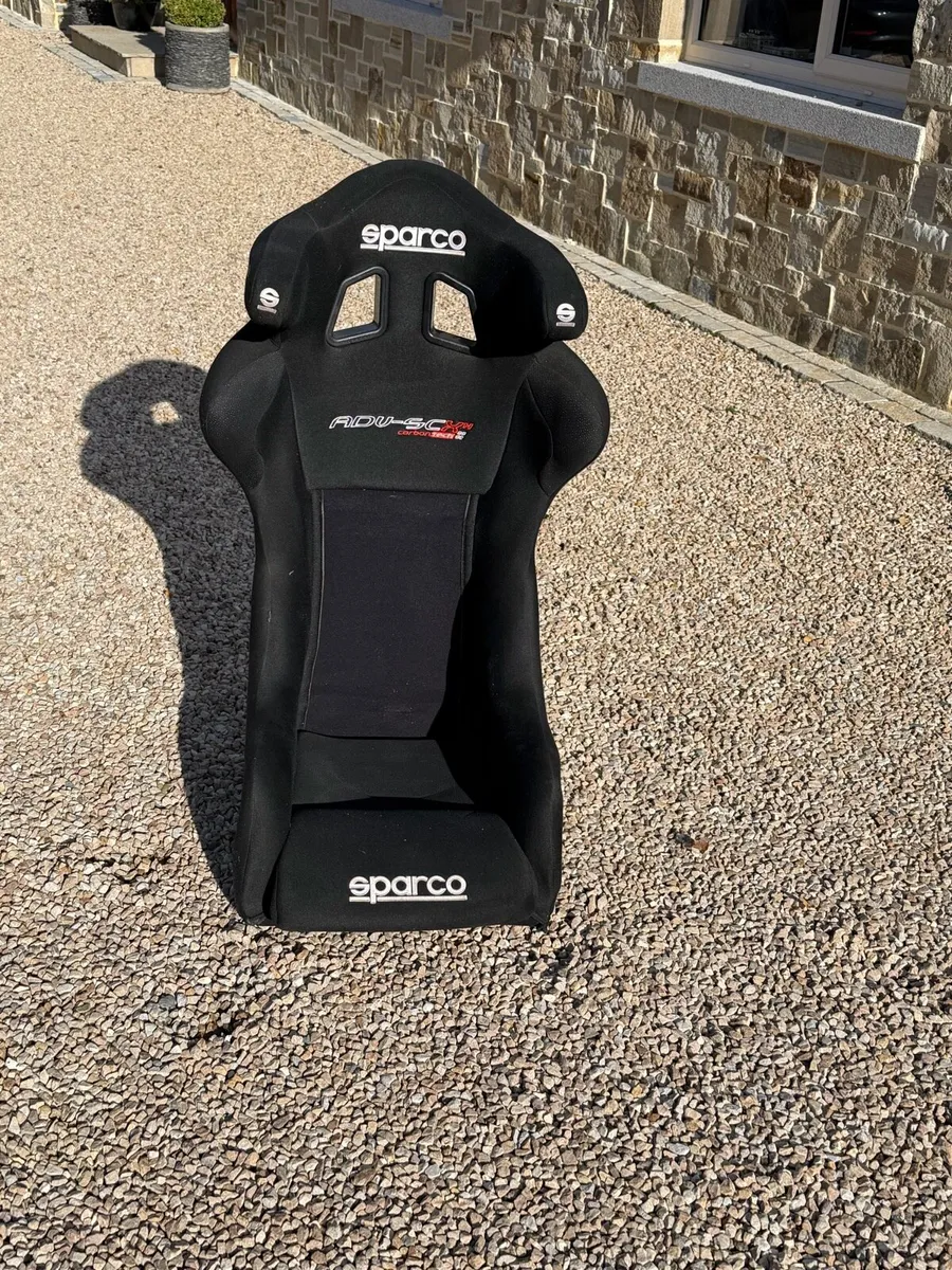 Carbon racing seat - Image 1