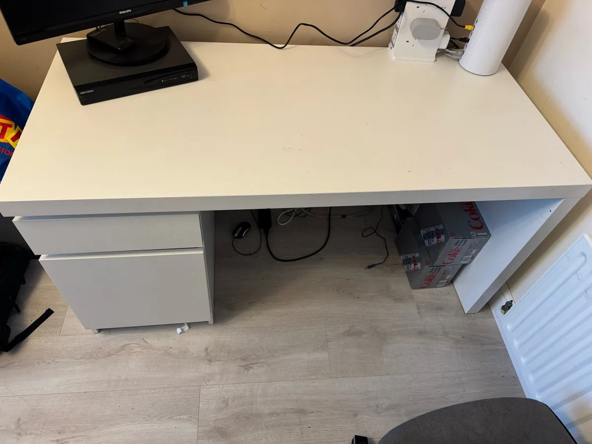 Office desk - Image 1