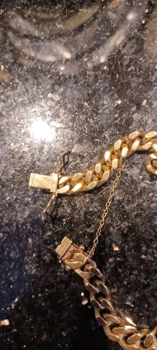 Gold mens bracelet. - Image 1