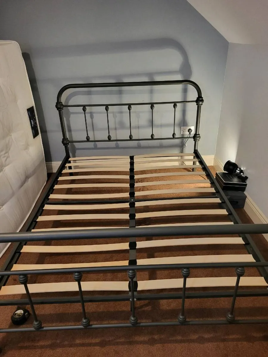 4ft 6 Metal bed frame (dark grey) - Image 1