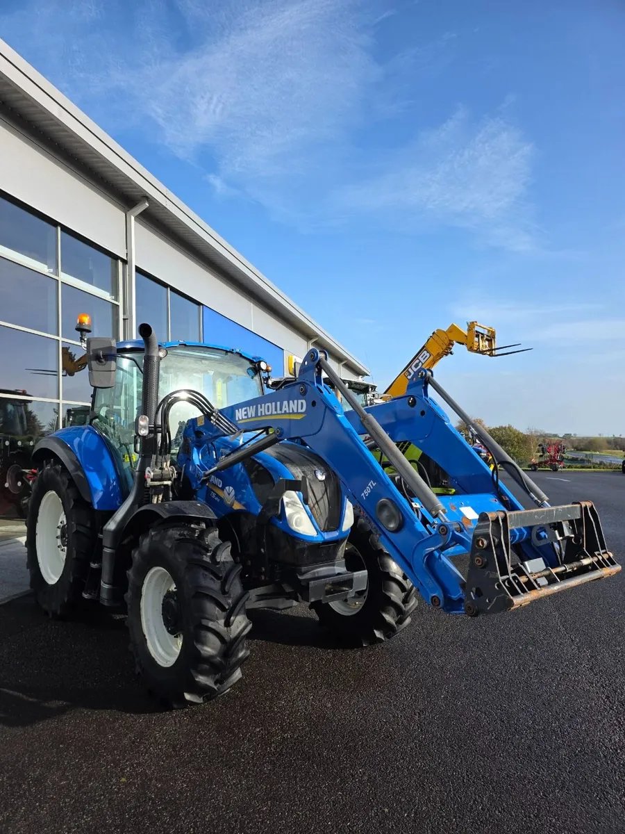 2019 New Holland T5.120 Electro Command + Loader - Image 1