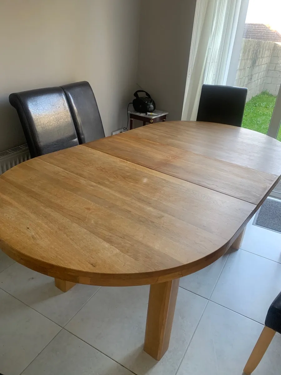 Solid extendable oak table- very good in - Image 3