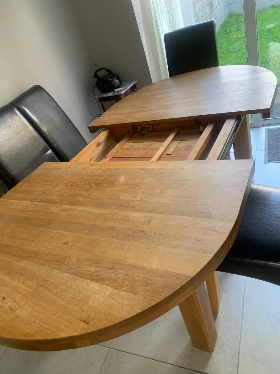 Solid extendable oak table- very good in - Image 4