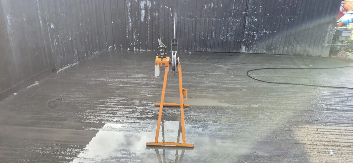 tripod-mounted manual pipe bending machine - Image 4