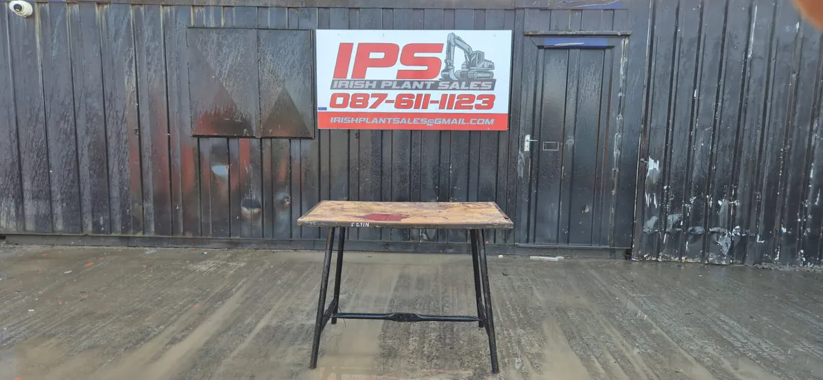 Heavy-duty portable site folding workbench - Image 1