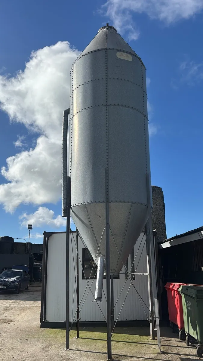 Spiro feed meal bin - Image 1