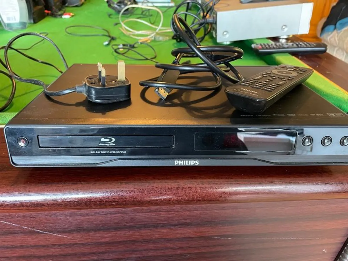 Pioneer DVD player, Philips Blu-ray player and Skytronic amplifier - Image 1