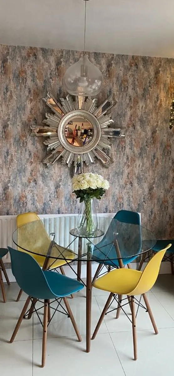 Dining table - Image 1