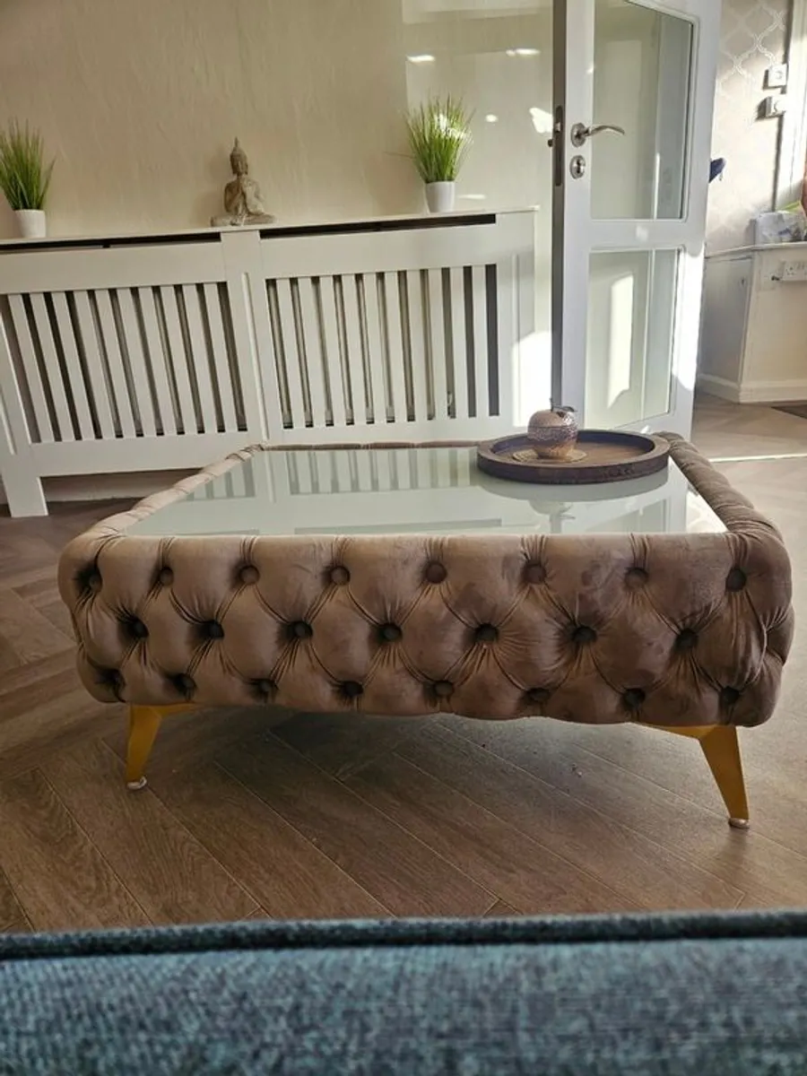 Velvet button-tufted coffee table with glass top - Image 1