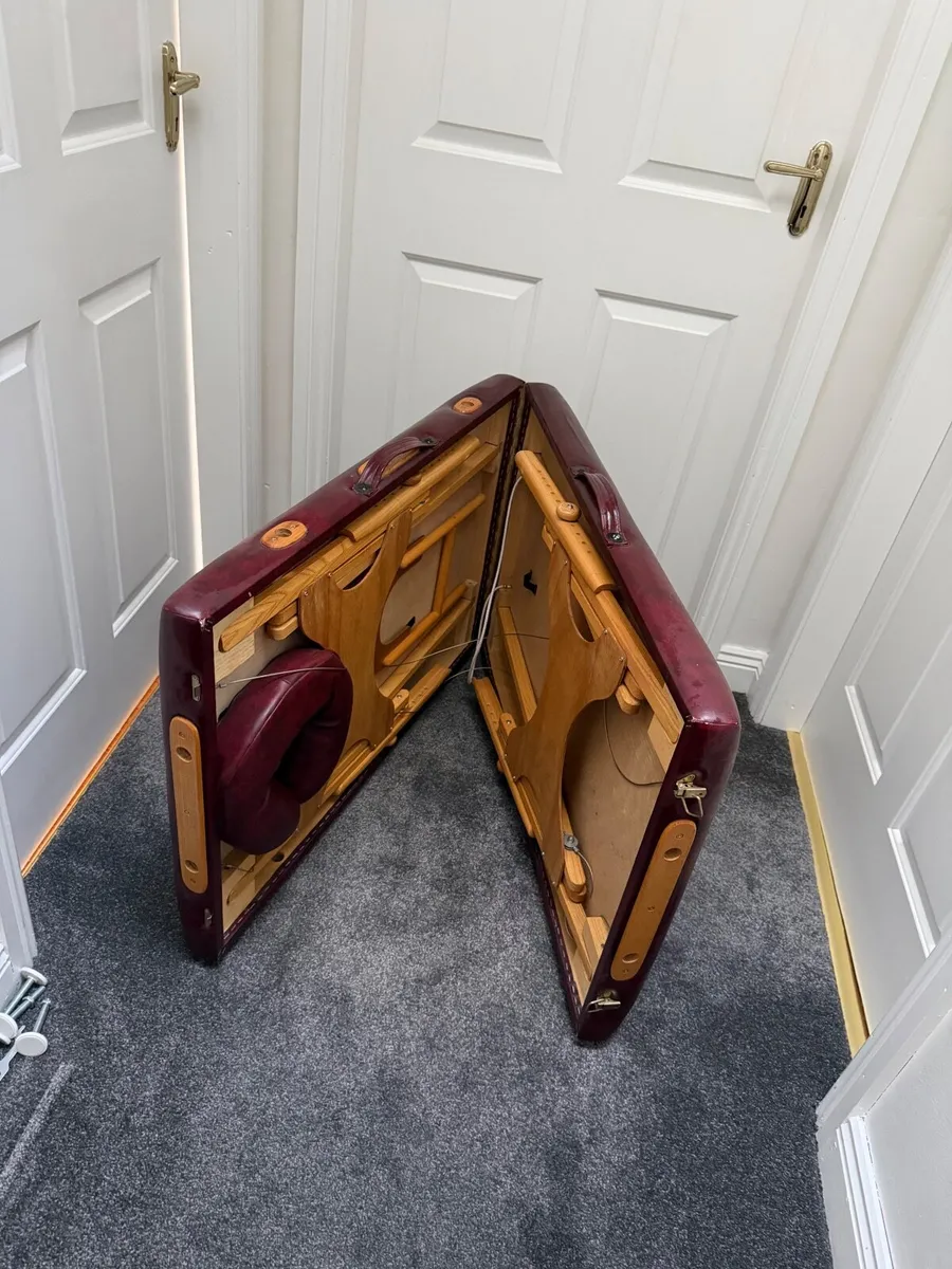 Massage table - Image 1