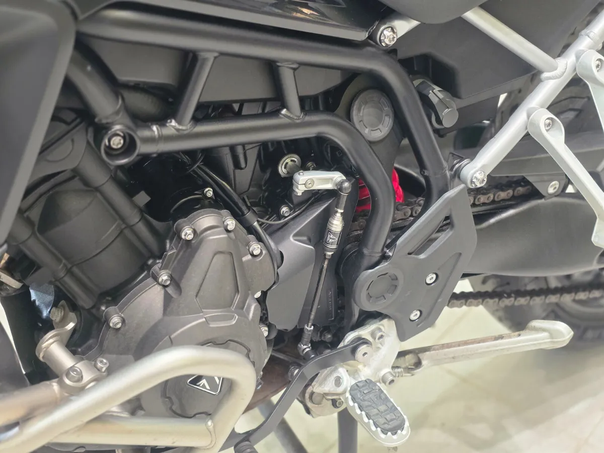 Triumph 900 GT Pro - Image 4