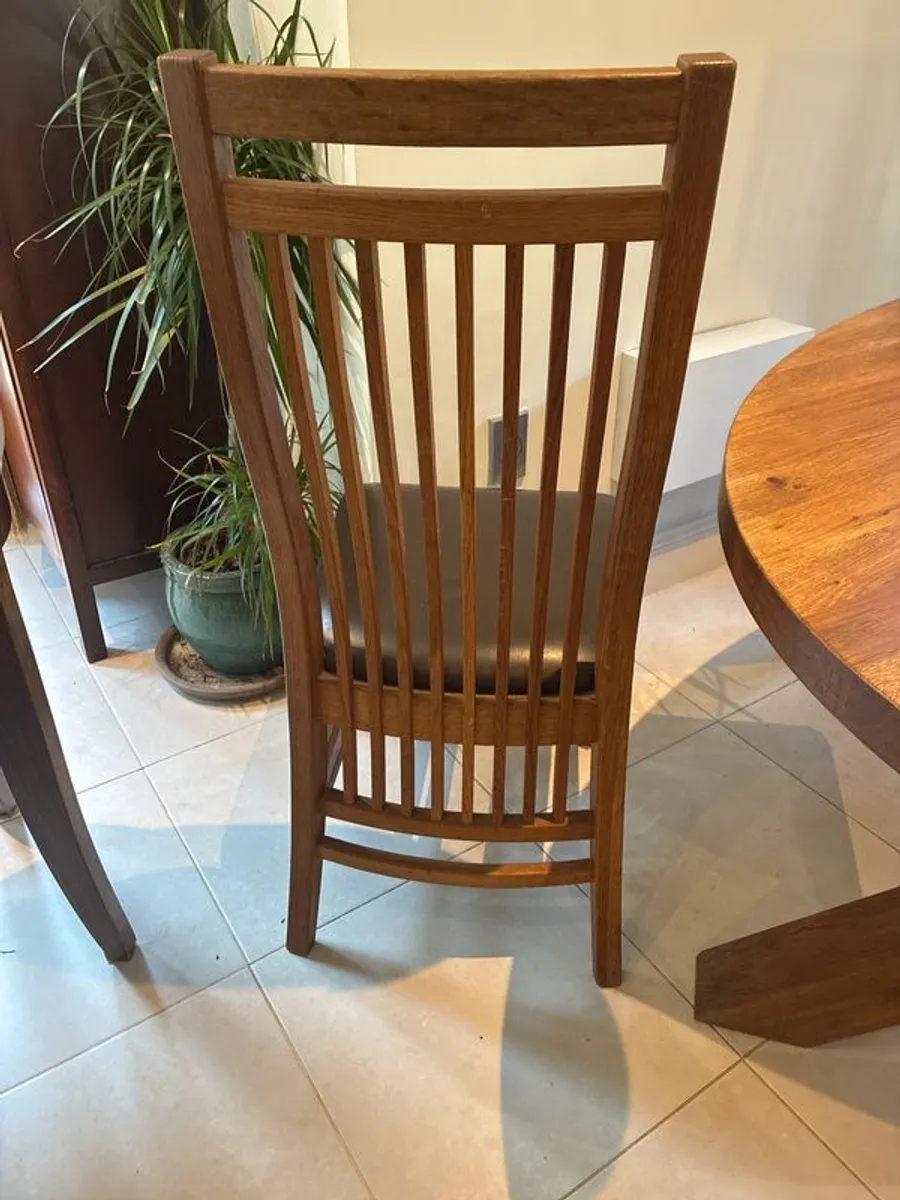Oak dining  table + 8 chairs + matching sideboard - Image 3
