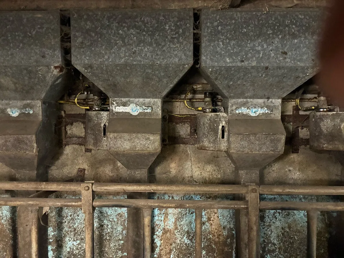 24 Fullwood feeders - Image 3