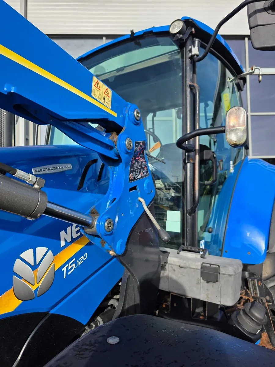 2019 New Holland T5.120 Electro Command + Loader - Image 3
