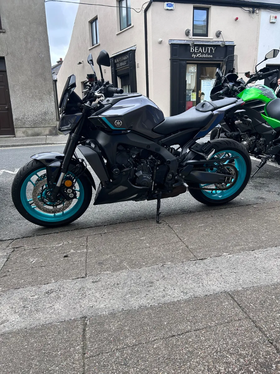 241 Yamaha MT 09 - Image 2