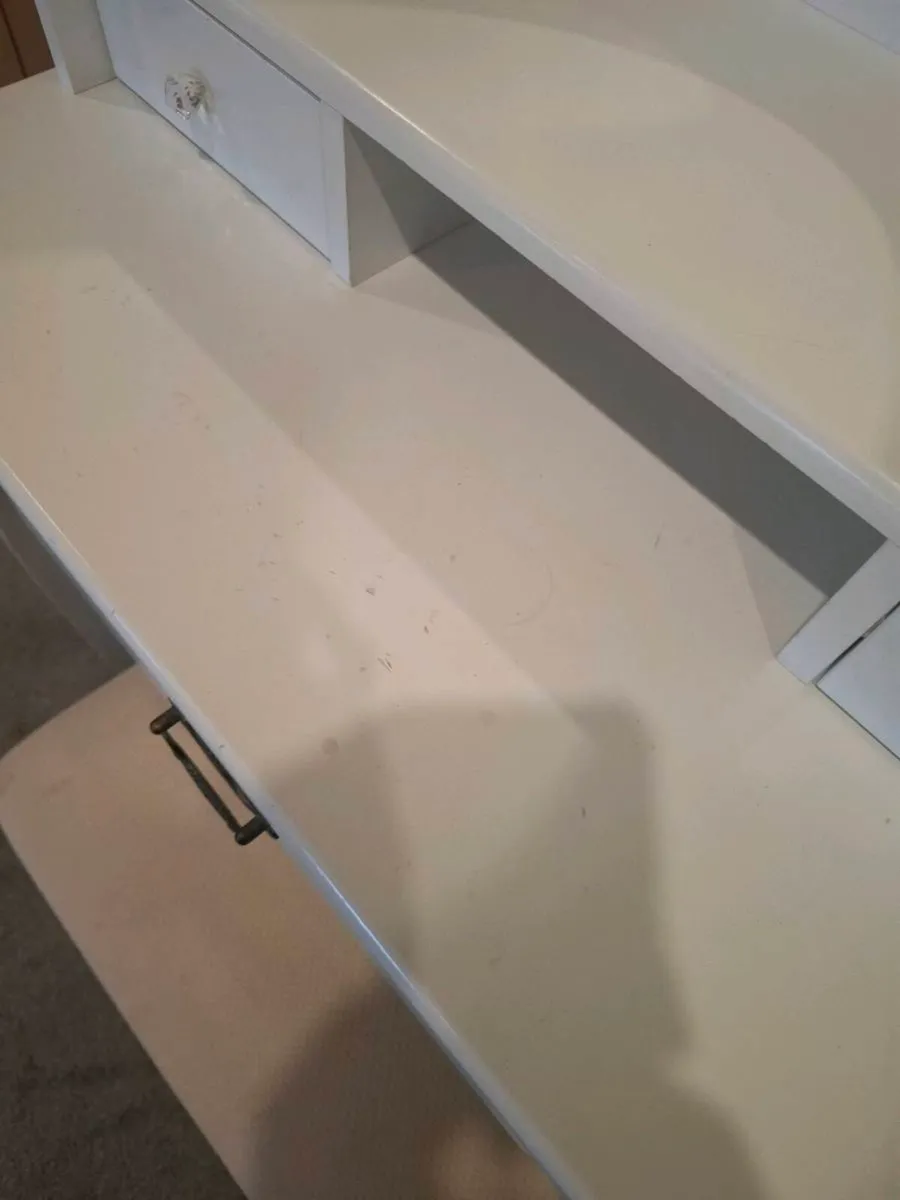 Vanity table - Image 2