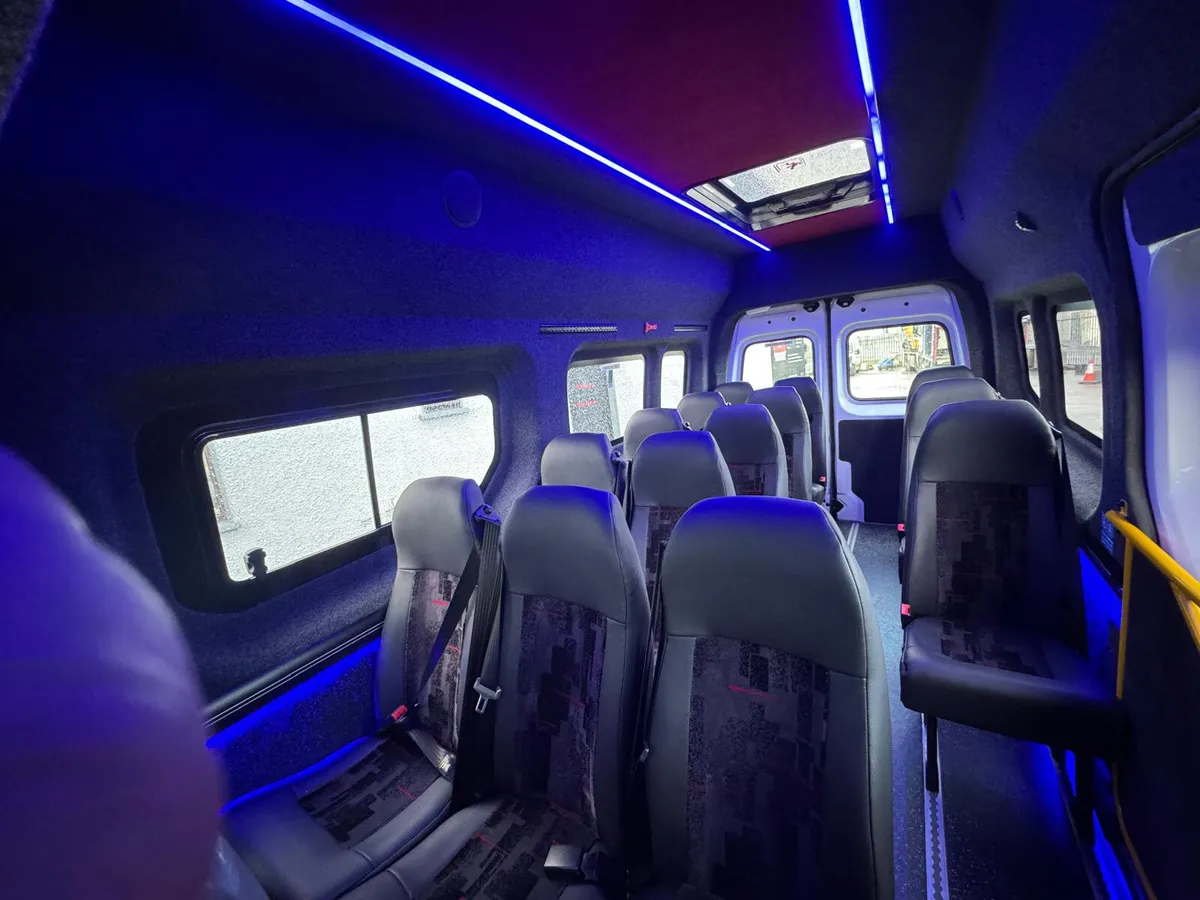 New Renault Master 16seat bus - Image 3