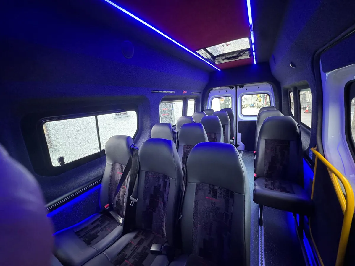New Renault Master 16seat bus - Image 4