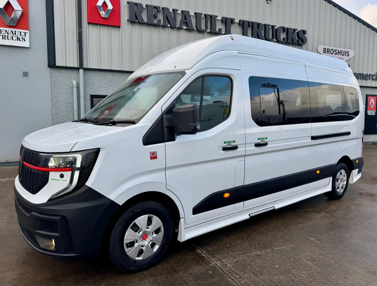 New Renault Master 16seat bus - Image 1