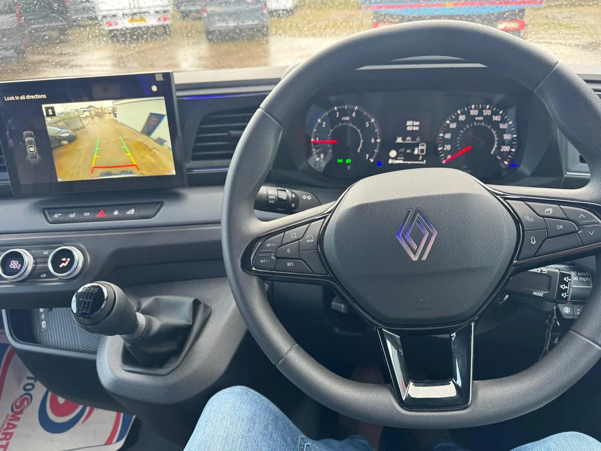 New Renault Master 16seat bus - Image 2