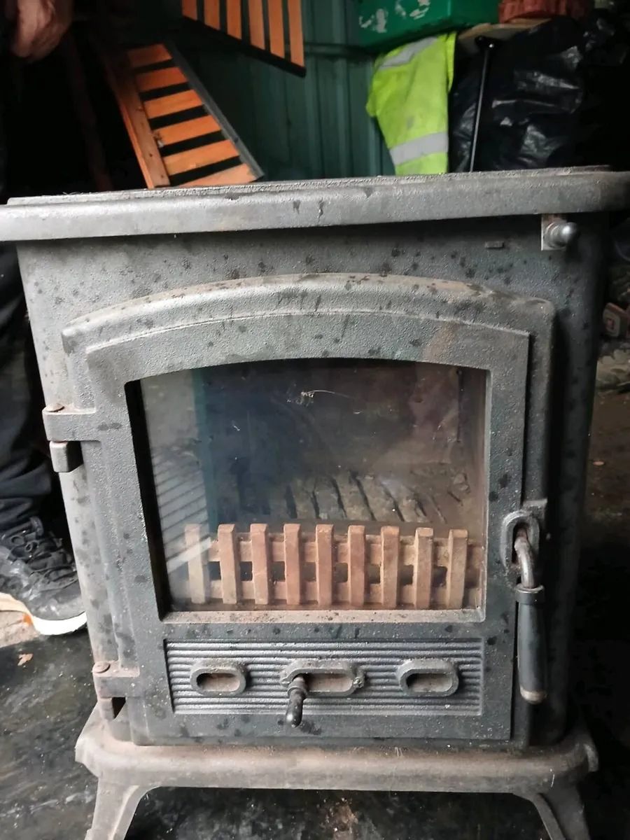 Solid fuel stove . - Image 4