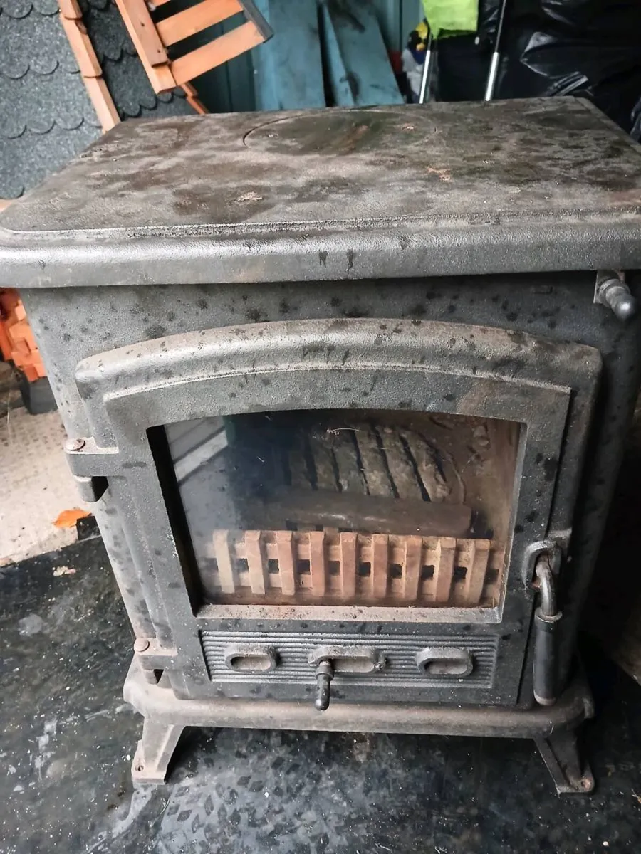 Solid fuel stove . - Image 2