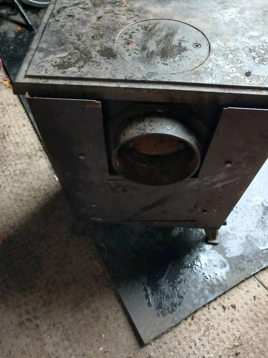 Solid fuel stove . - Image 3