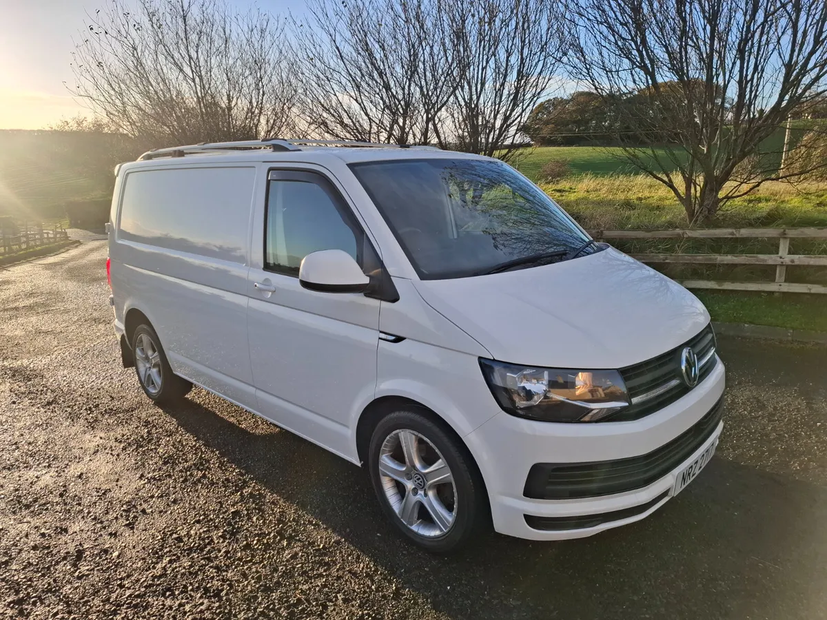 Volkswagen Transporter trendline 6spd - Image 1