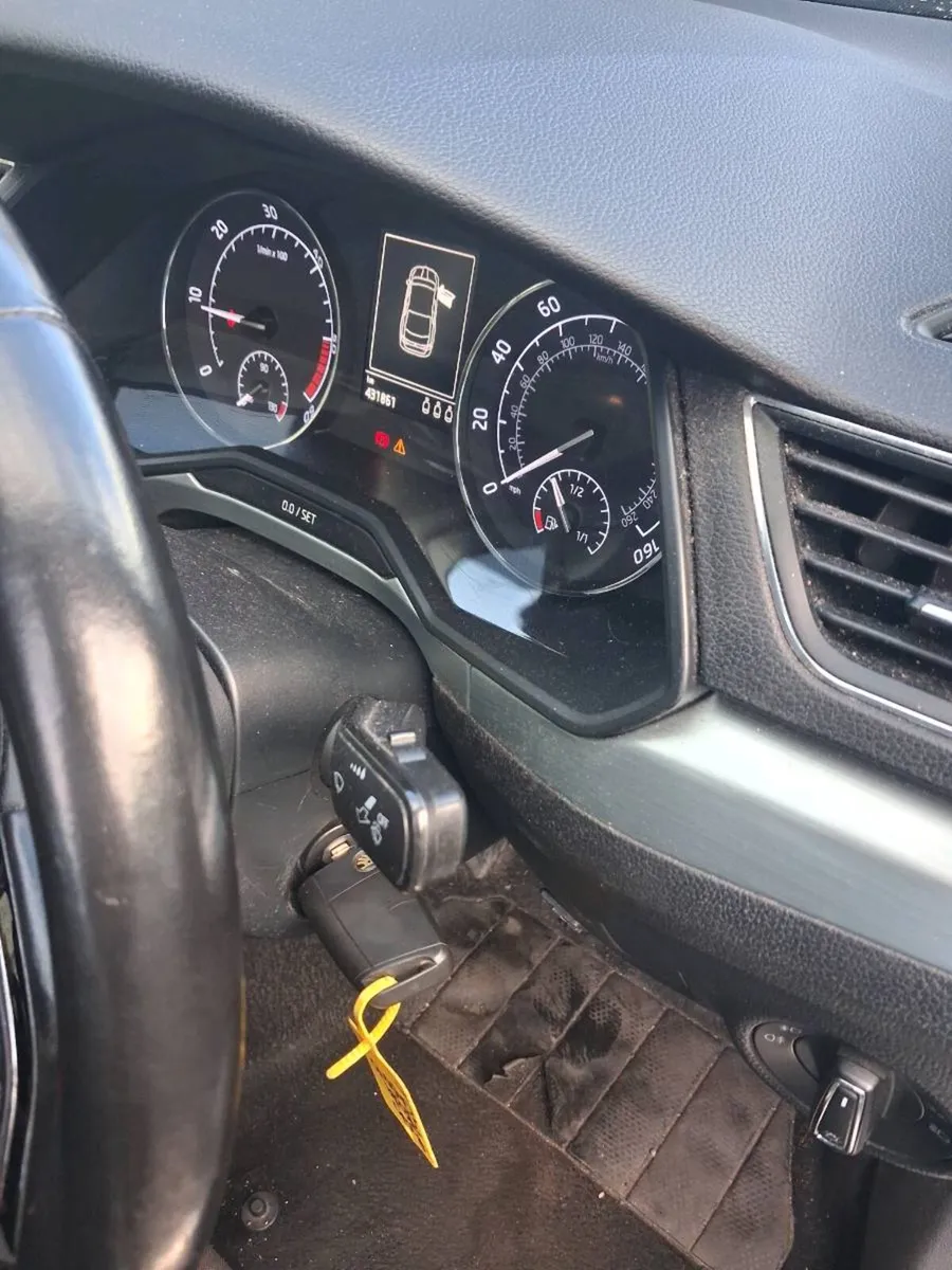 Car - Image 3