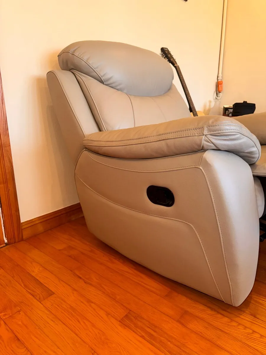 Recliner Chair - Image 1