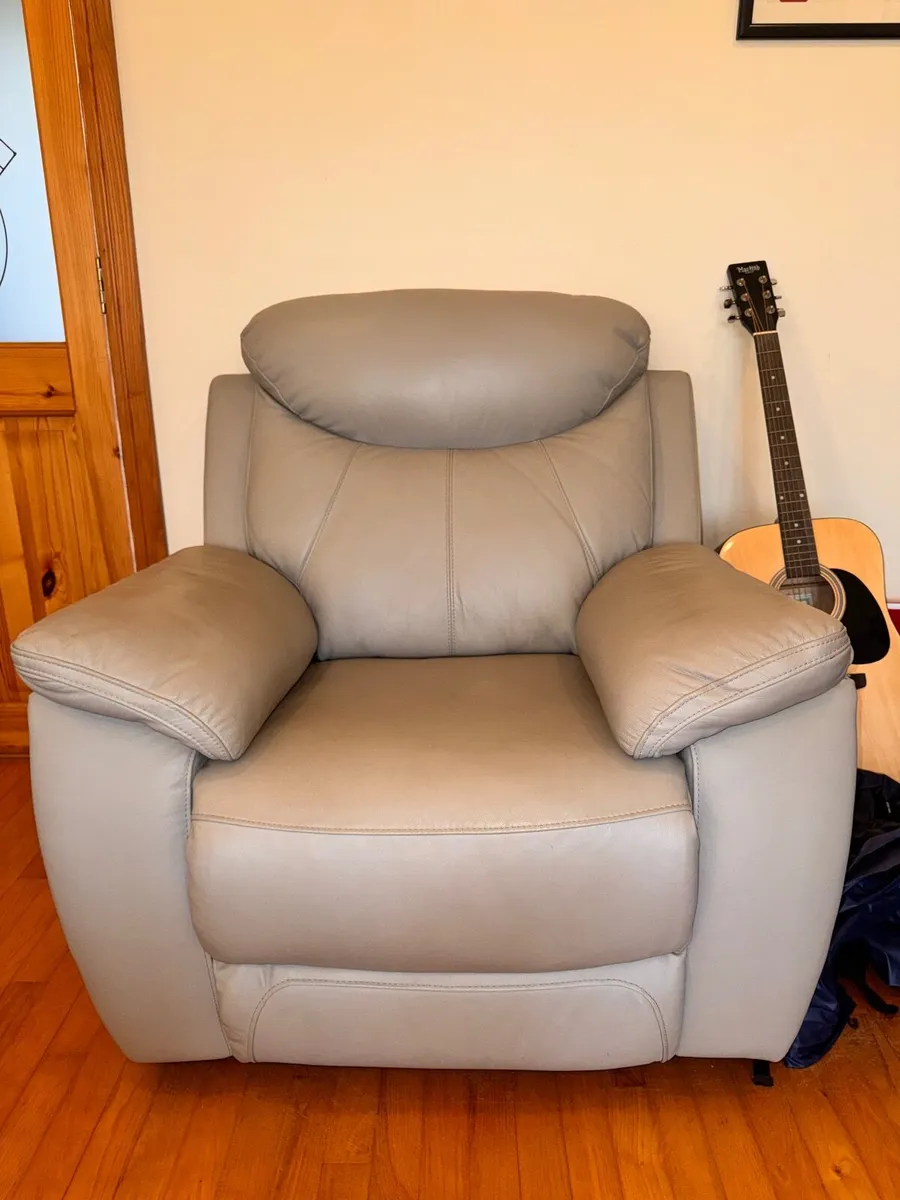 Recliner Chair - Image 2