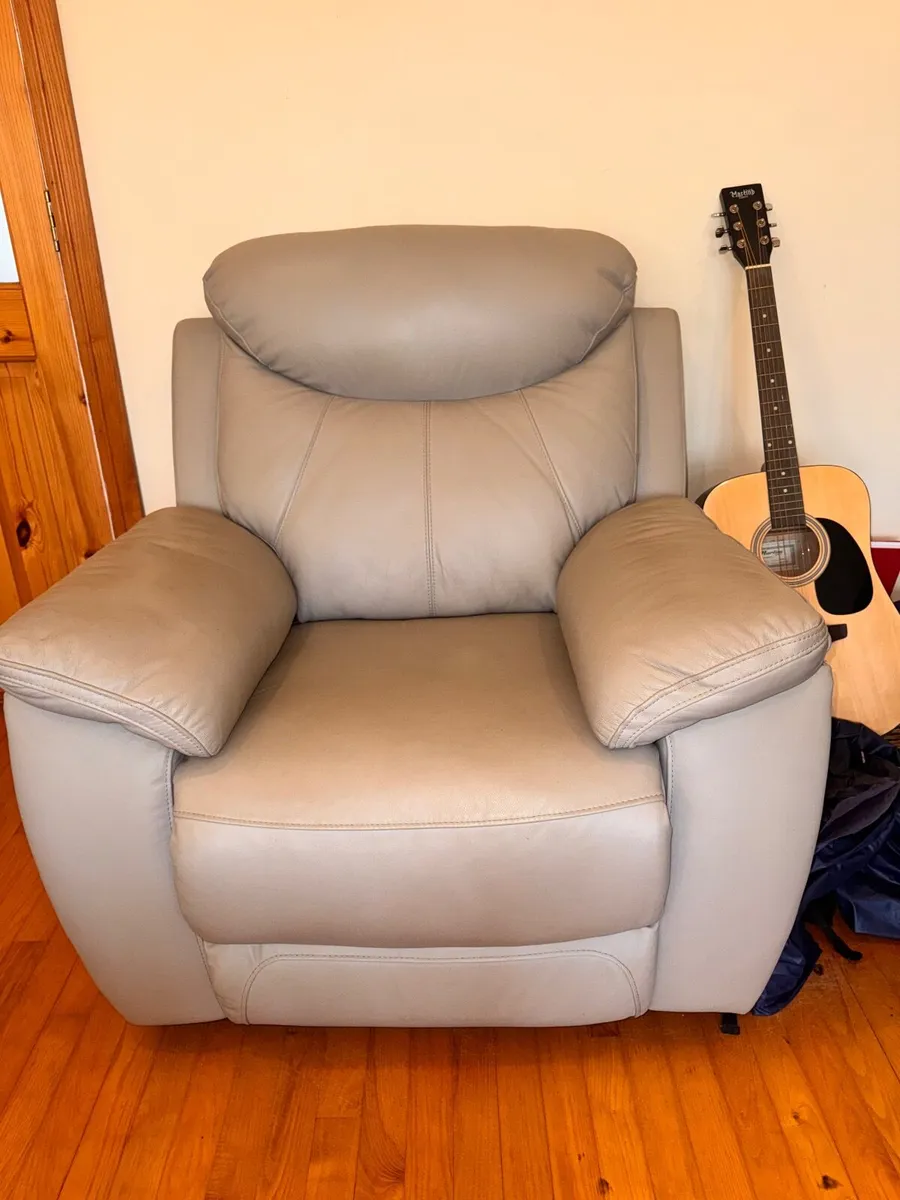 Recliner Chair - Image 3