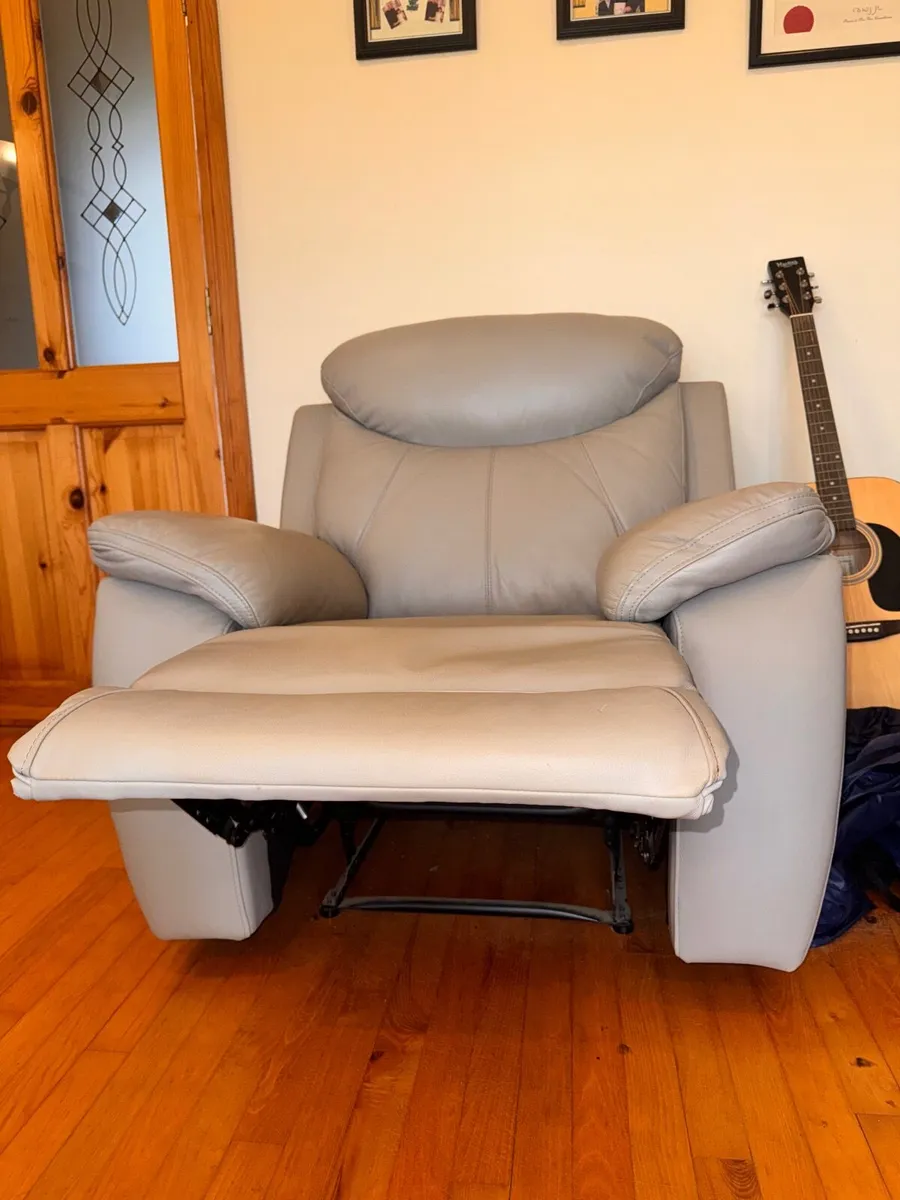 Recliner Chair - Image 4
