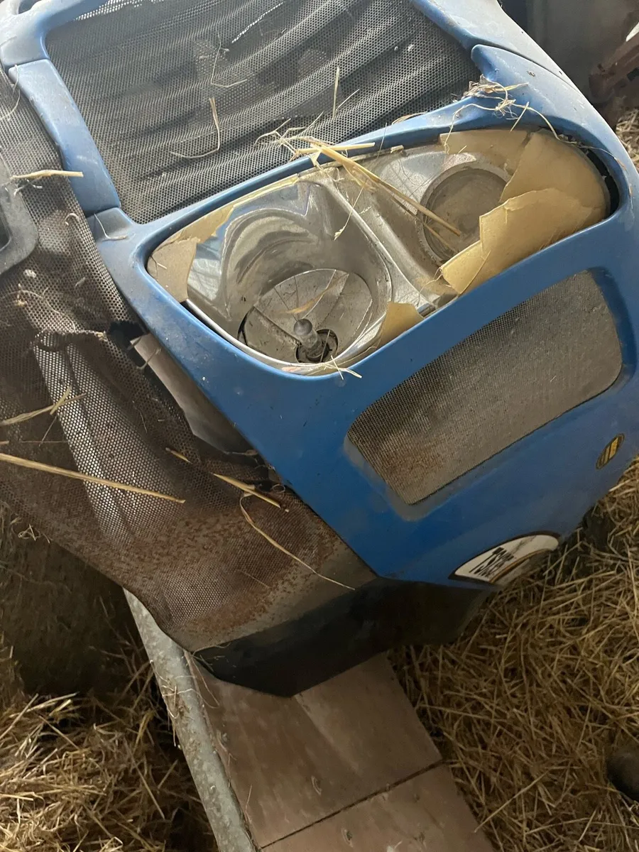 Bonnet For New Holland1500 - Image 1