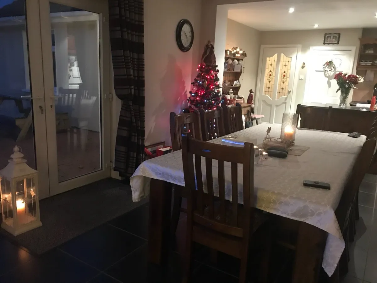 Dinning table 8 seater - Image 3