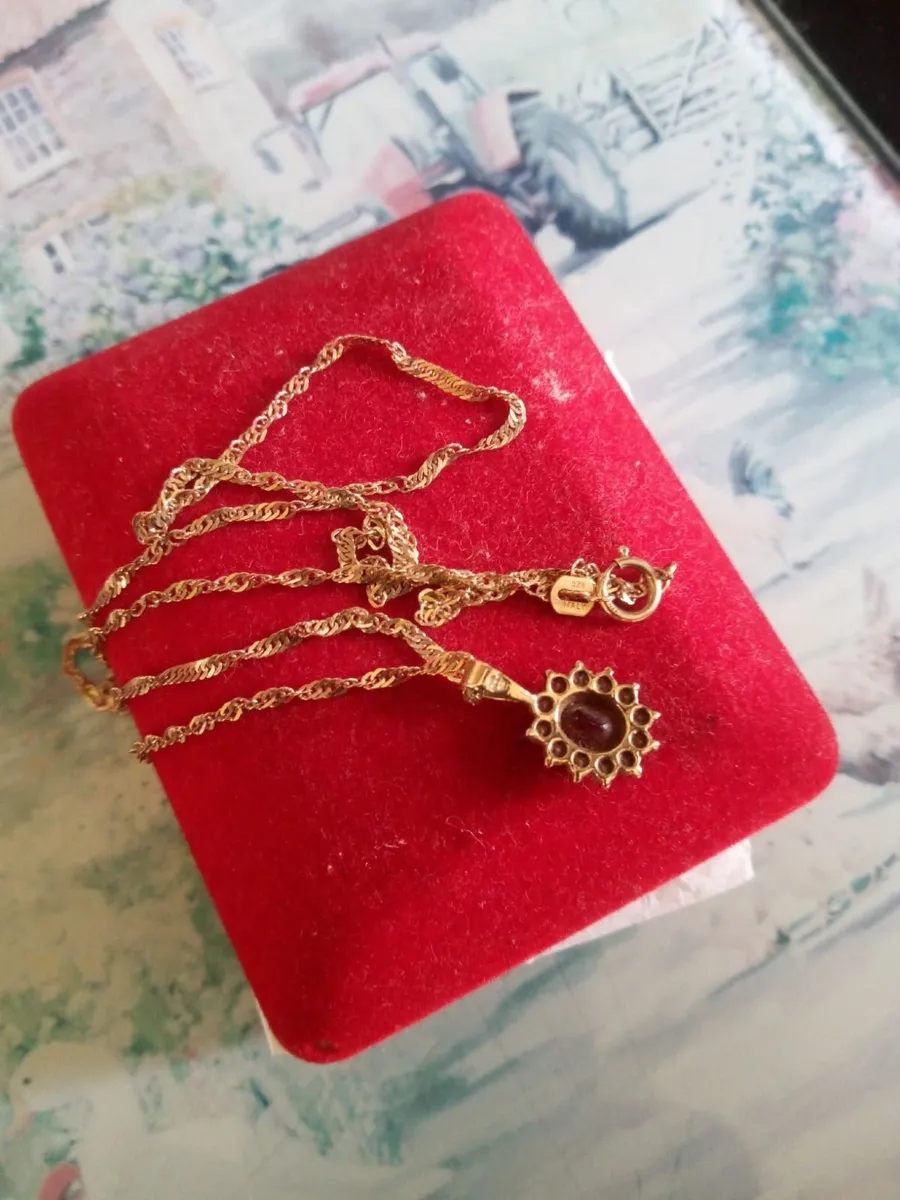 9ct gold chain and pendant - Image 4