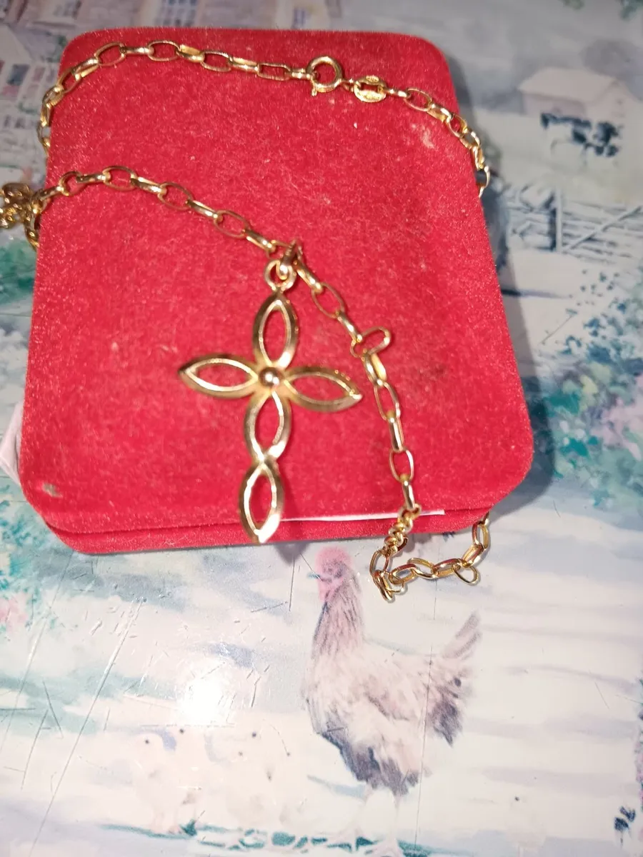 9ct gold chain and pendant - Image 3