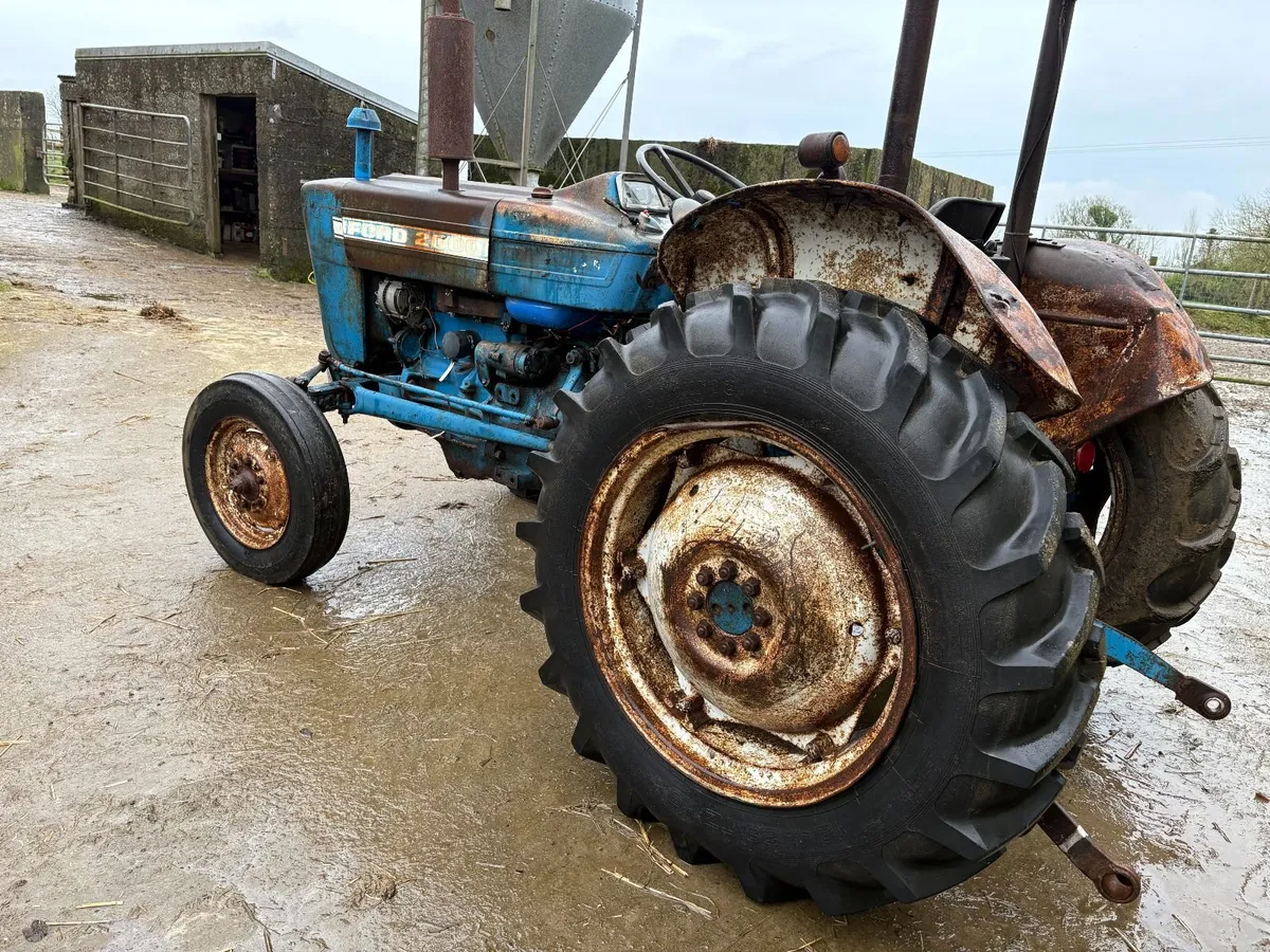 Ford 2000 Tractor - Image 1