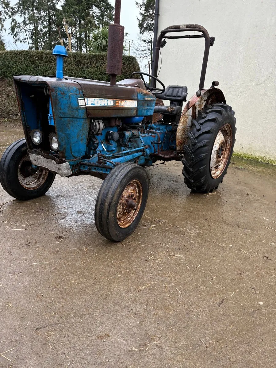 Ford 2000 Tractor - Image 2