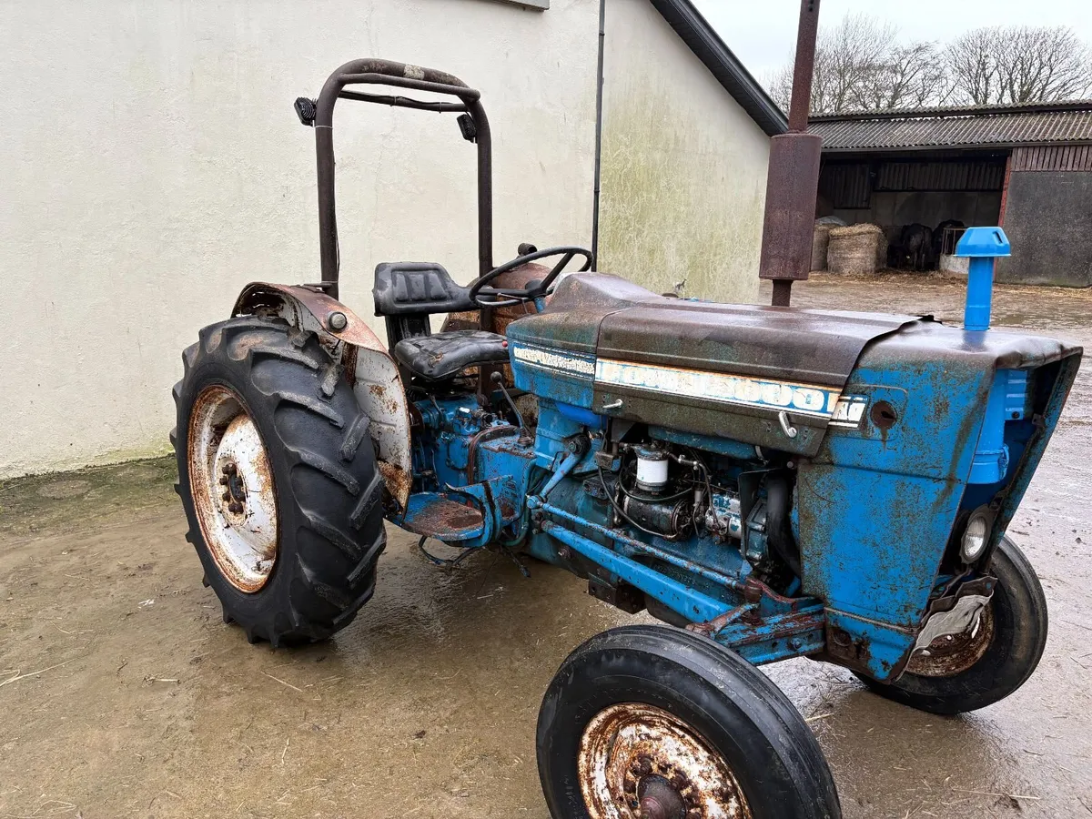 Ford 2000 Tractor - Image 3