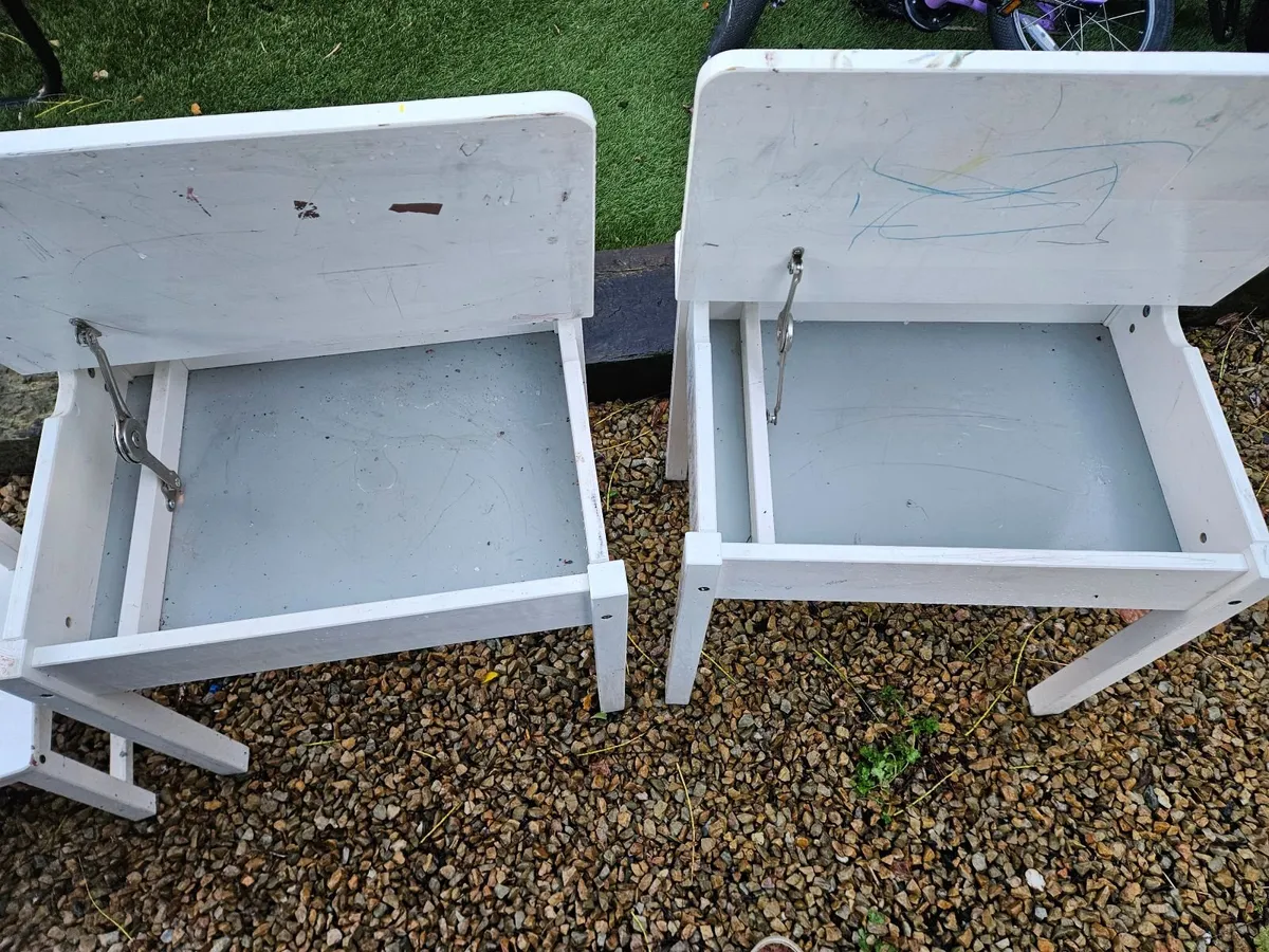 Kids art desk x 2 - Image 4