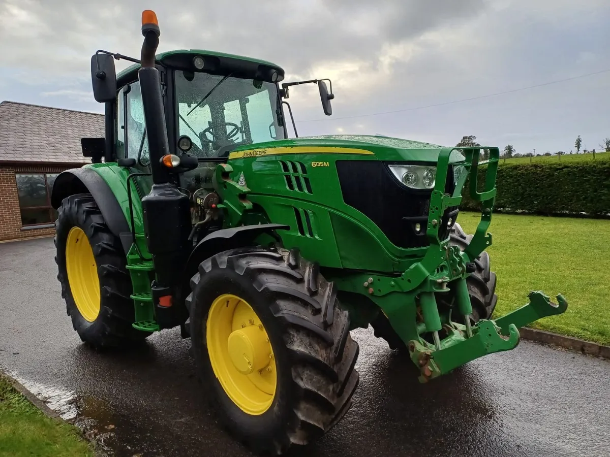 John Deere 6135M 2017 - Image 2